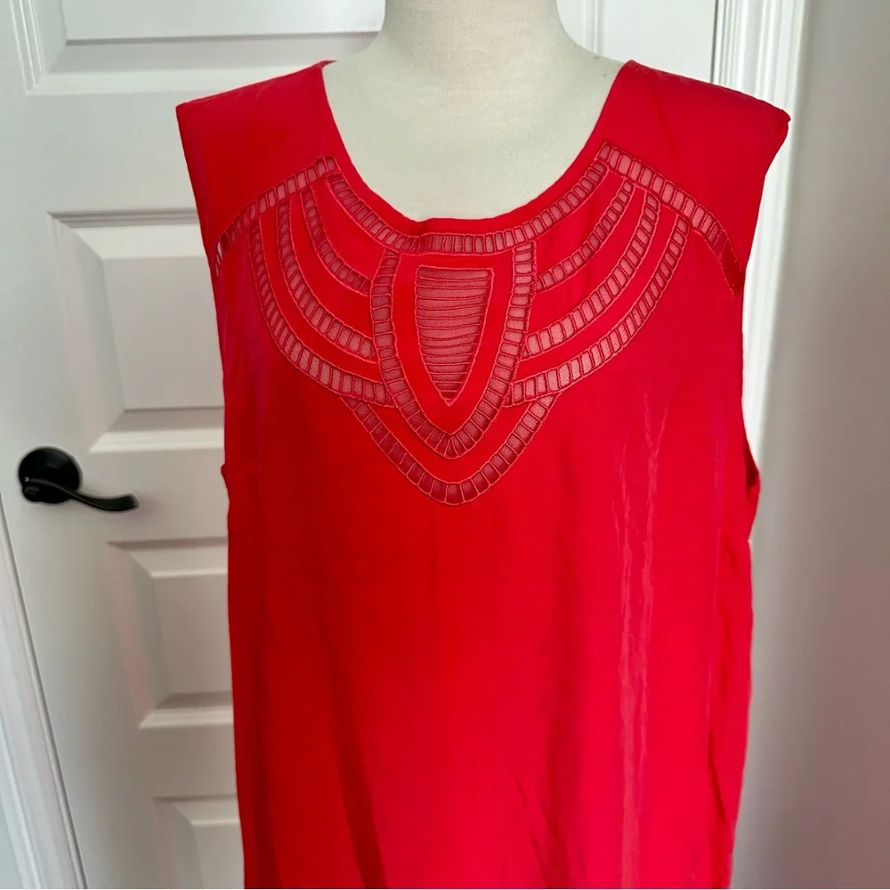 Elegant Red Sleeveless Dress - Picture 2 of 7